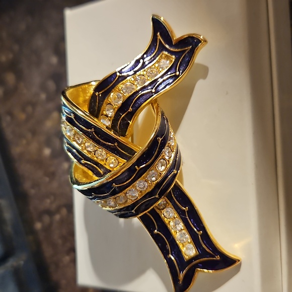 Joan Rivers Black Gold Rhinestone Ribbon Pin - Picture 2 of 4